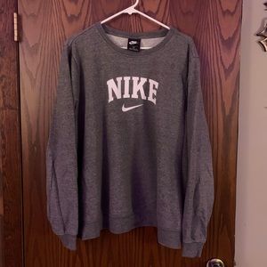 grey nike crew neck sweatshirt